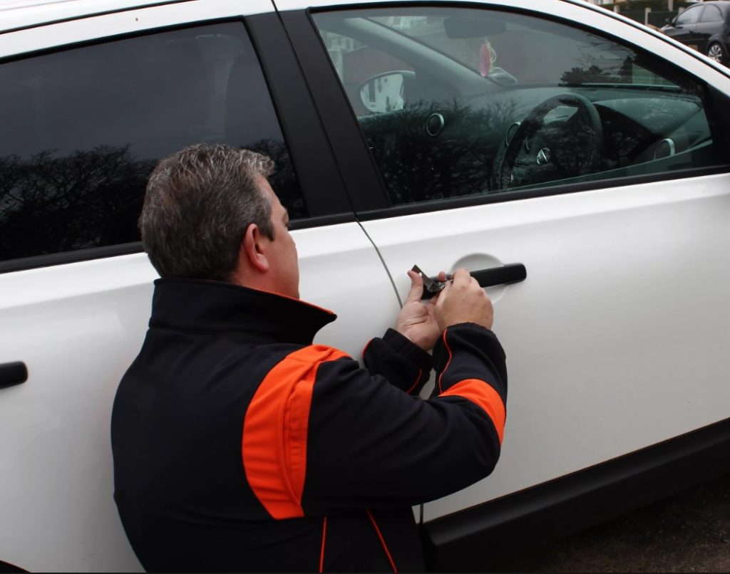 Срочное открытие дверей автомобиля в Лисках