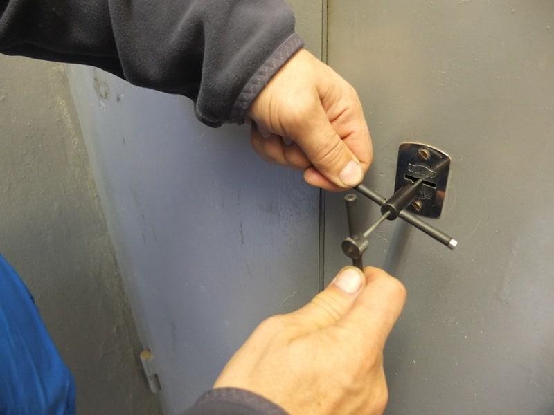 Срочное открытие замков гаража в Лисках